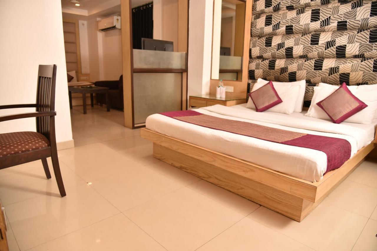 Hotel Yellow Saffron Delhi  Exterior photo