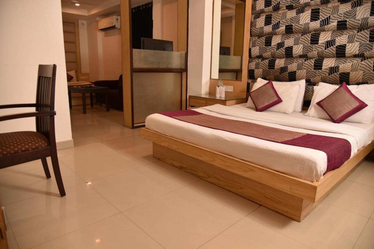 Hotel Yellow Saffron Delhi  Exterior photo