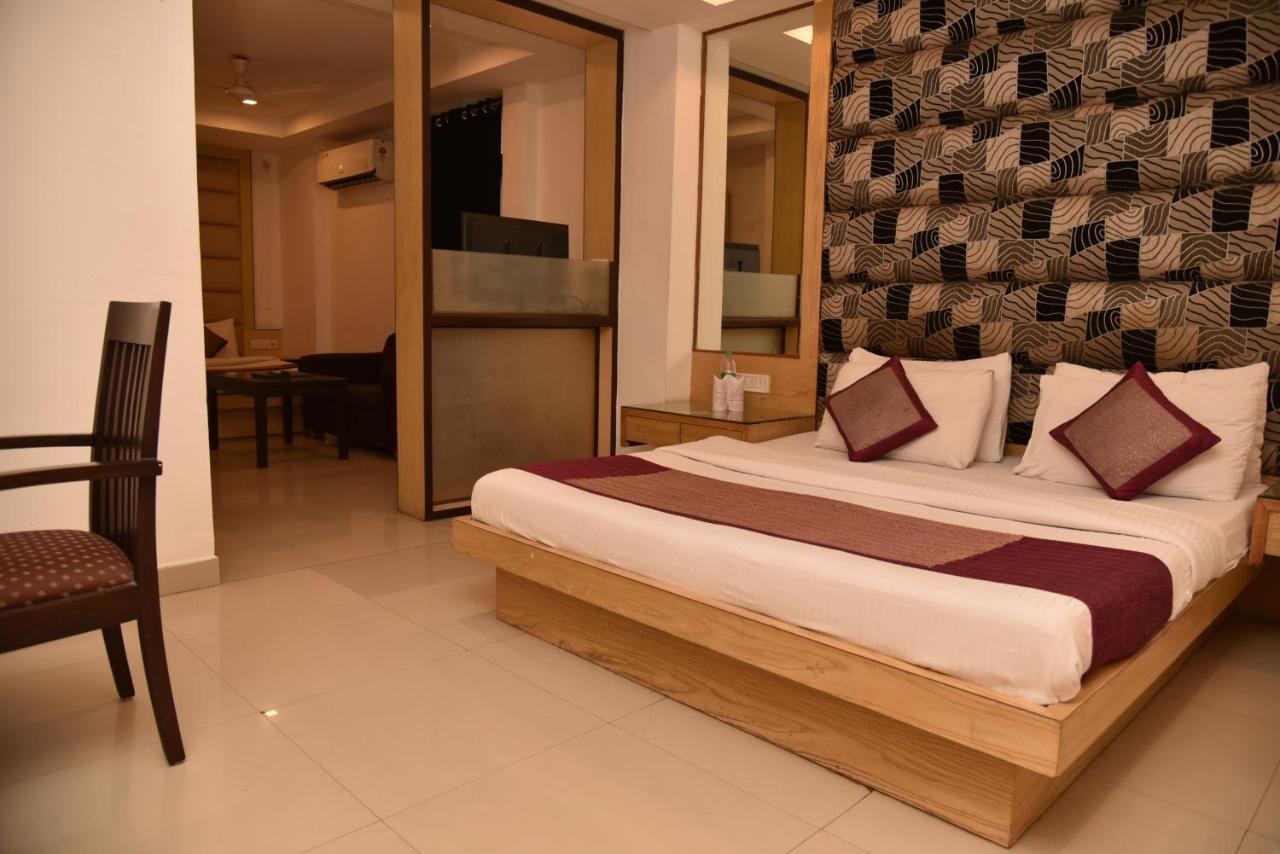 Hotel Yellow Saffron Delhi  Exterior photo