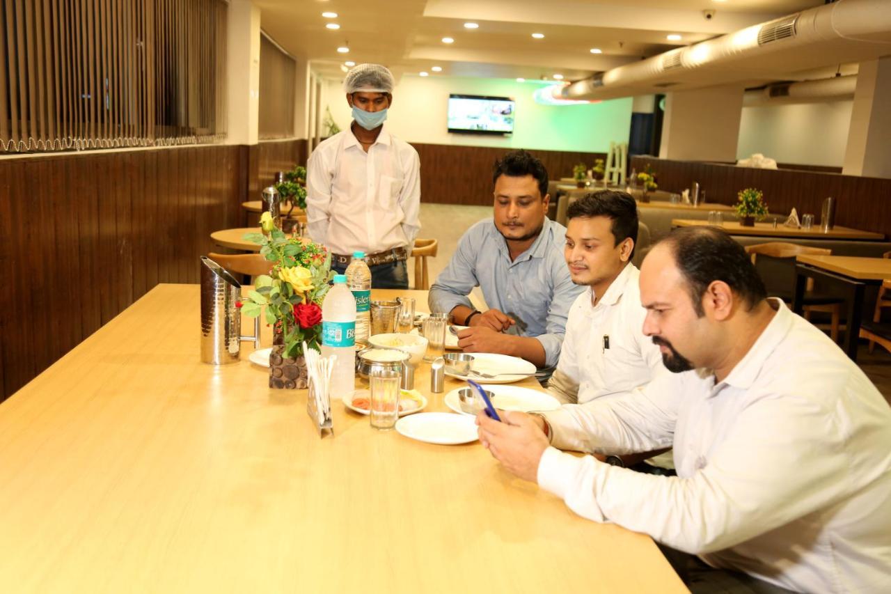 Hotel Yellow Saffron Delhi  Exterior photo