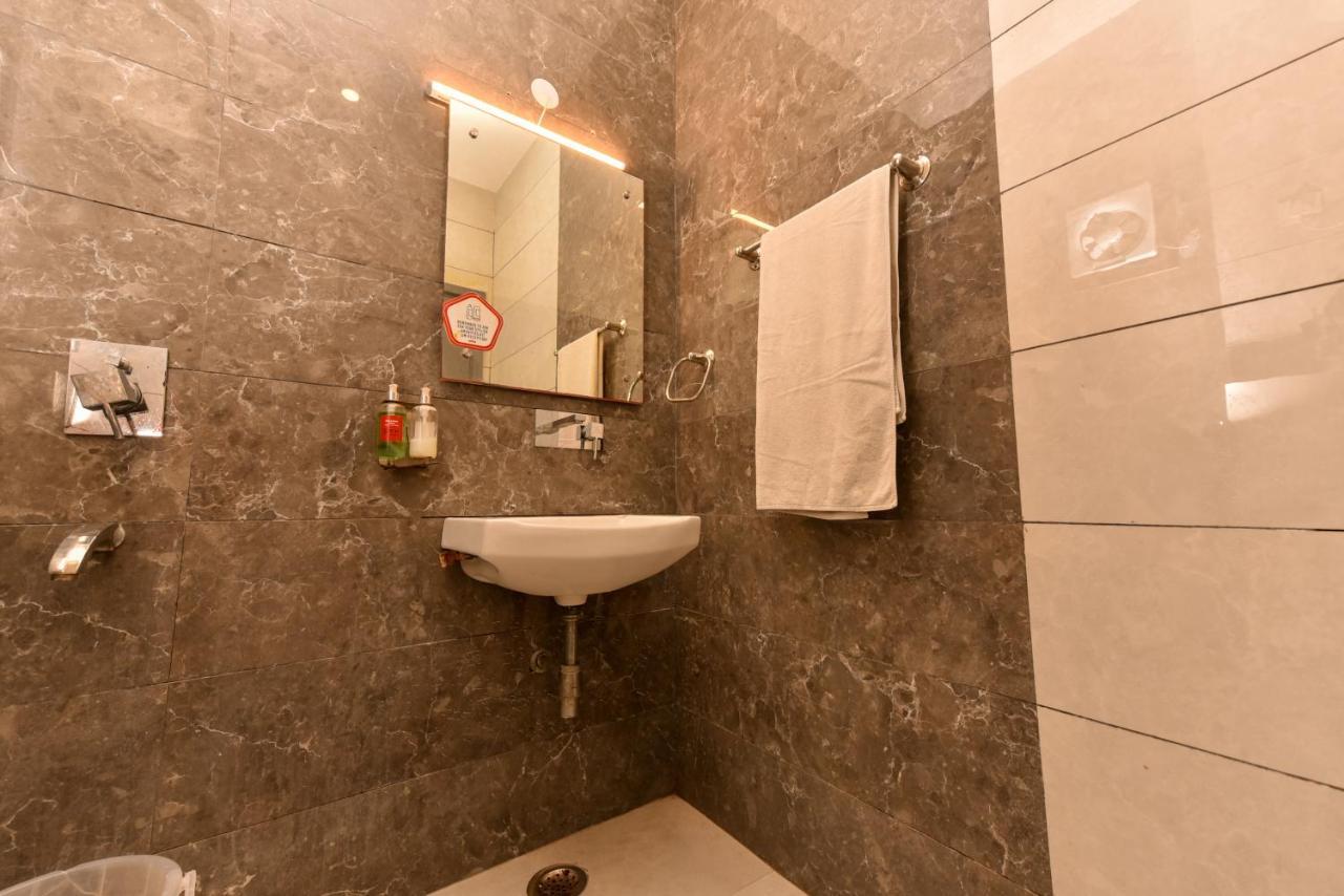 Hotel Yellow Saffron Delhi  Exterior photo